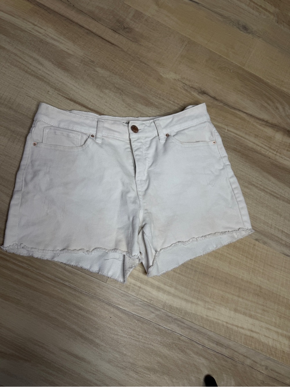 Time and Tru White Frayed Hem Denim Cutoff Shorts